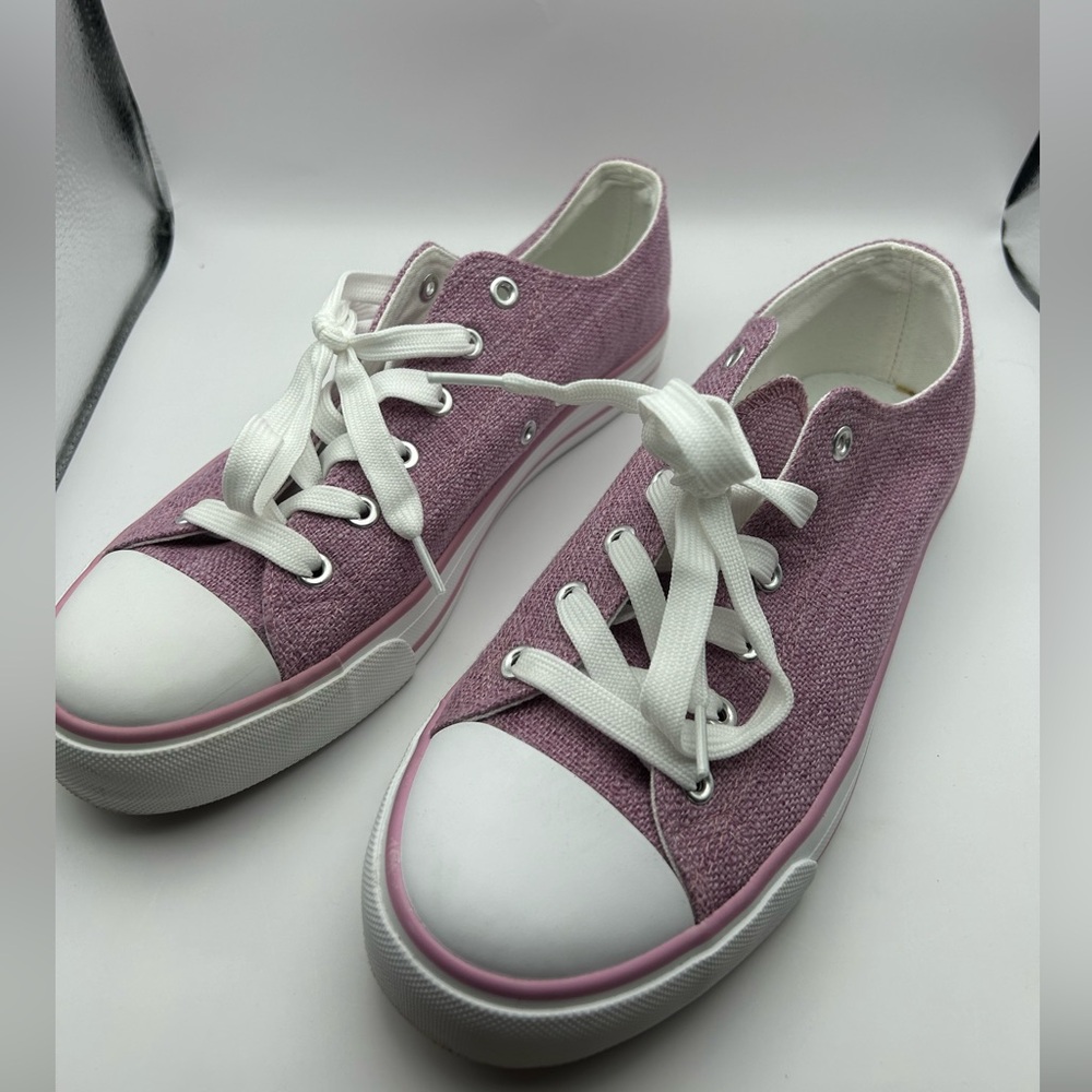 NEW Women's Pink Canvas Tennis Shoes Size 9 (unbranded)